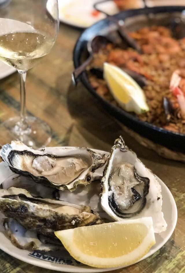 oysters and paella casa guinart