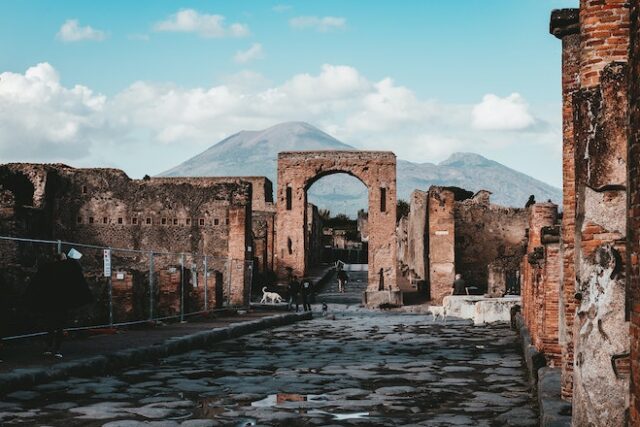 pompeii places in naples